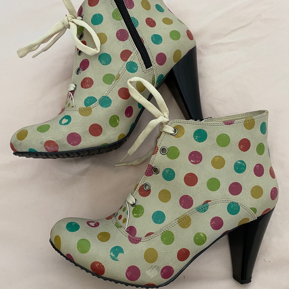 Adorable Polkadot Heels - Picture 2 of 5